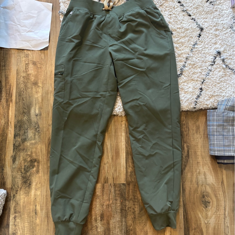 Figs Zamora Green Jogger Pants medium